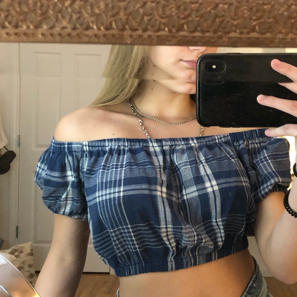 American Eagle off the shoulder cropped blouse